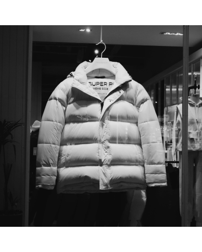 Cher, Grace Jones, Jennie : l'audace n'a pas d'âge chez Moncler