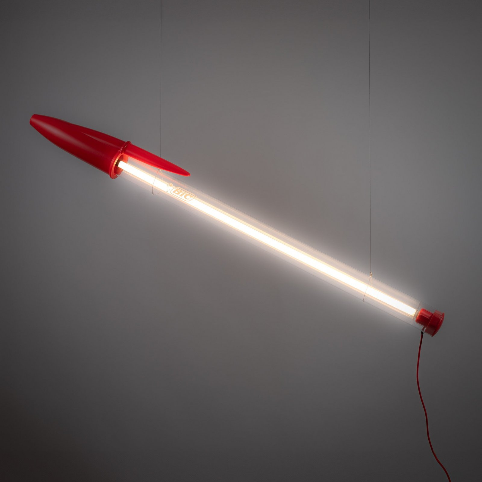 Huit lampes qui préfèrent désobéir au bon goût