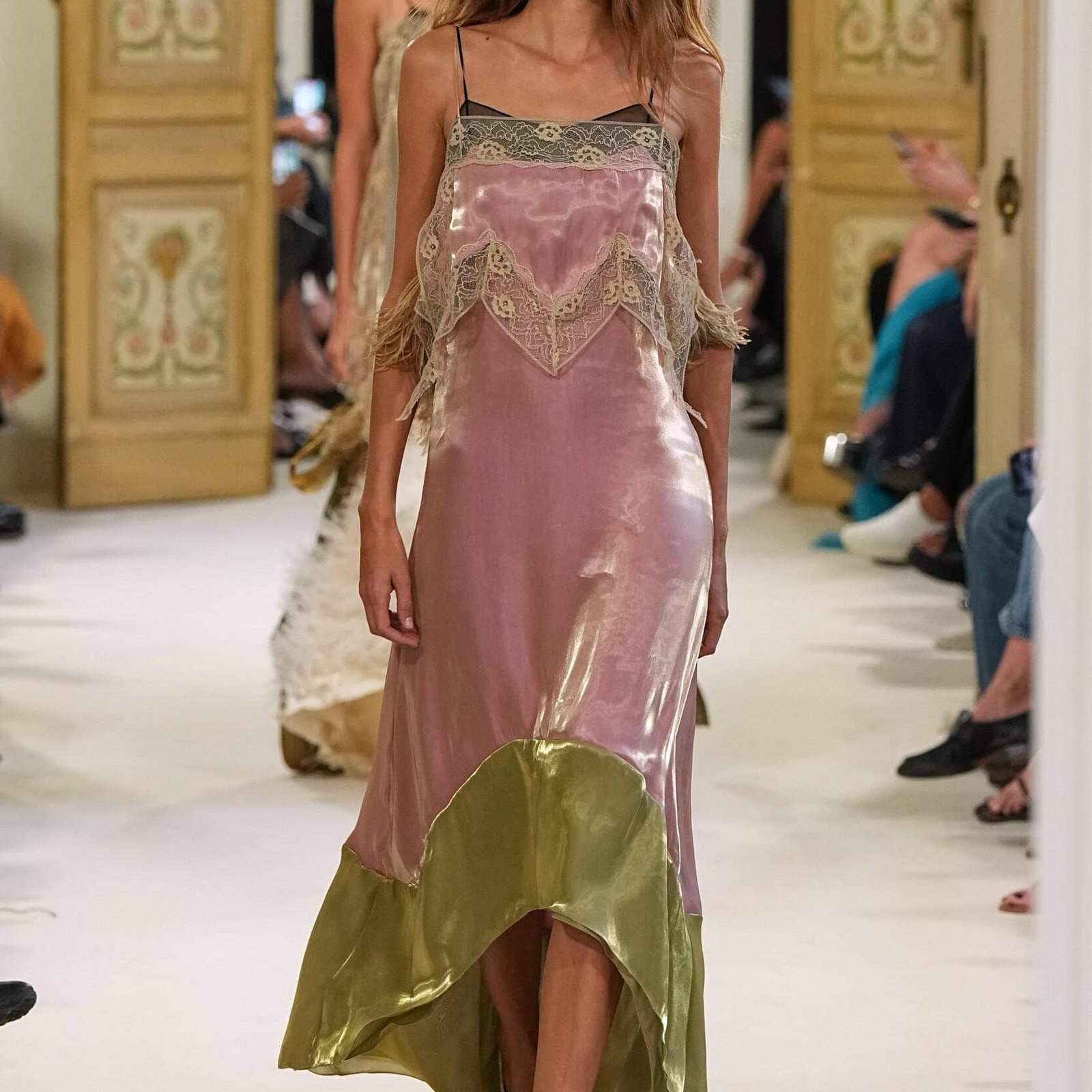 Alberta Ferretti largue les amarres à Milan