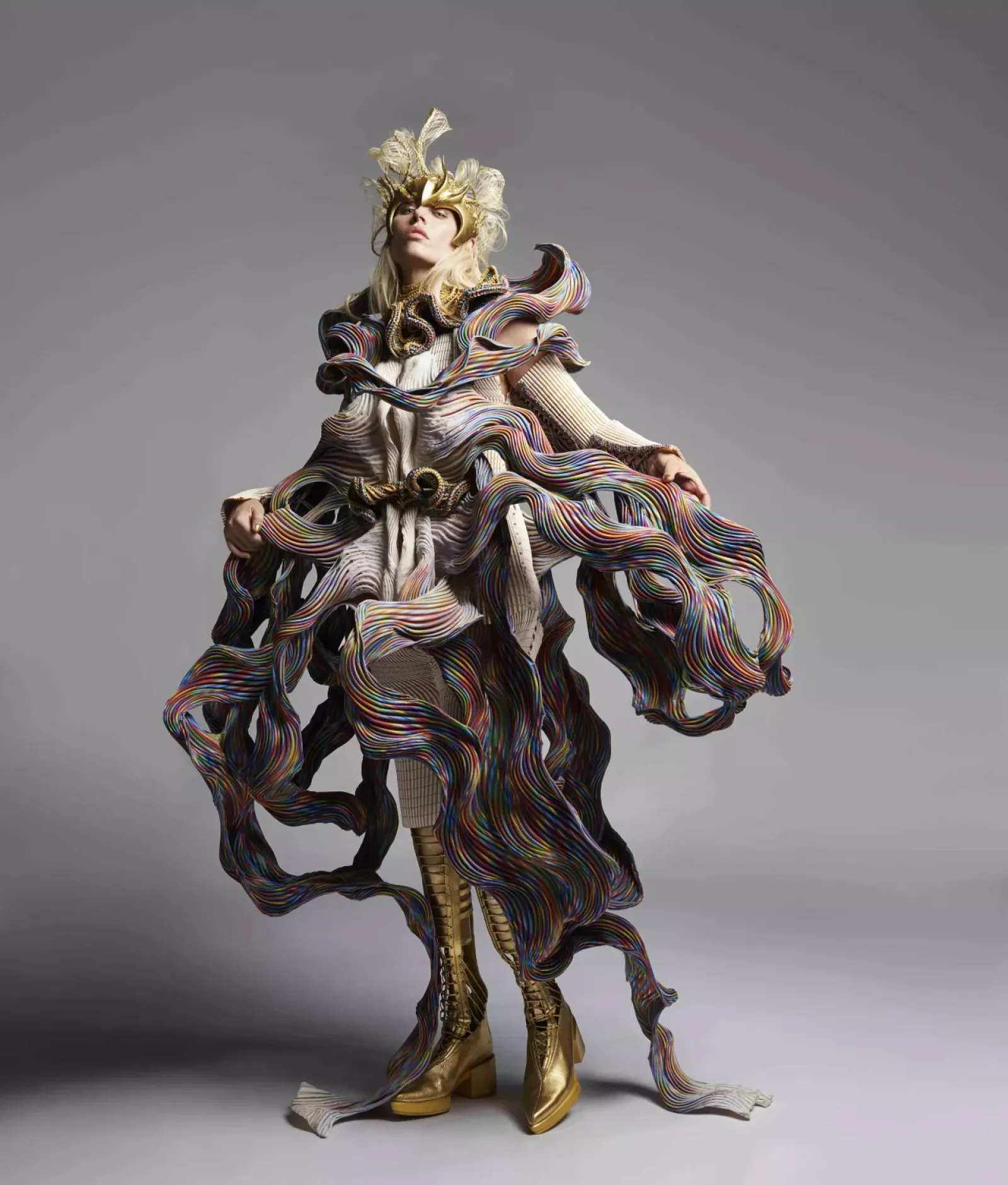 YUIMA NAKAZATO, collection Atlas, printemps-été 2021, mannequin Lauren Wasser, © photo Yasunari Kikuma - IMG 1