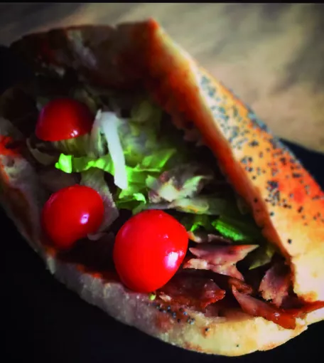 Salade, tomates, oignons, harissa&nbsp;?