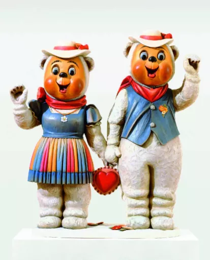 Quand le souvenir d’un voyage au Tyrol quitte les montagnes pour s’intaller au salon pour Winter Bears – 1988 sculpture polychromed wood