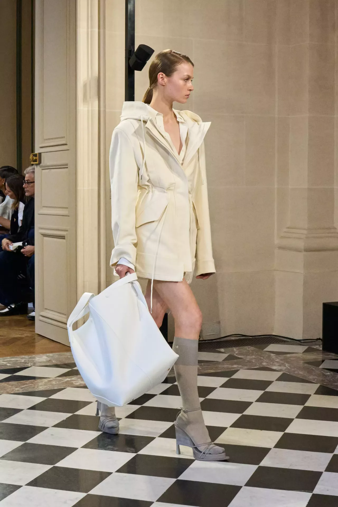 Victoria Beckham SS 24, Printemps/été 2024 - IMG 12